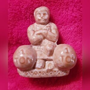 Weight Lifter Strong Man One Ton Figurine Red Rose Tea Wade Whimsies England VTG